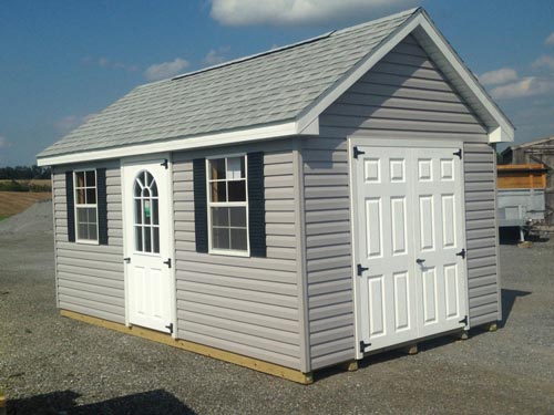 cottage-with-vinyl-siding