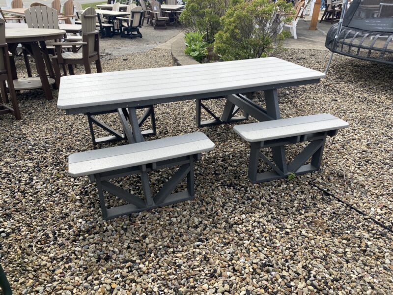 outdoor walk in table