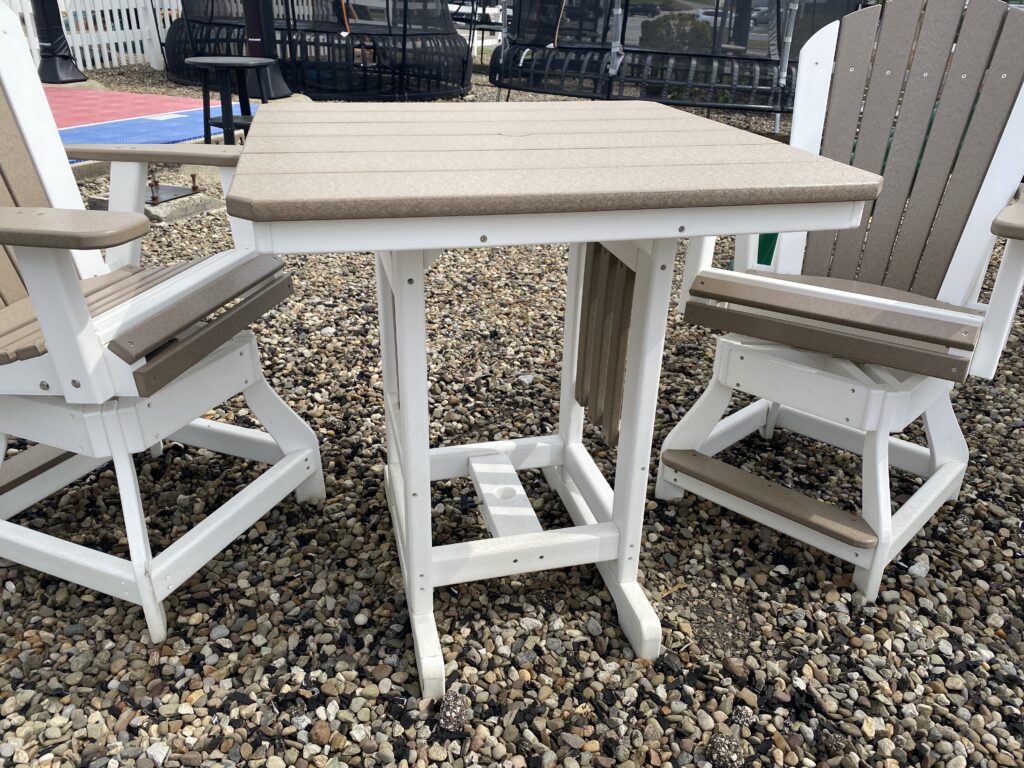 poolside outdoor furniture