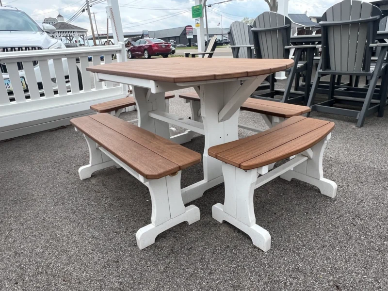 table set with banana bench Willowick ohio
